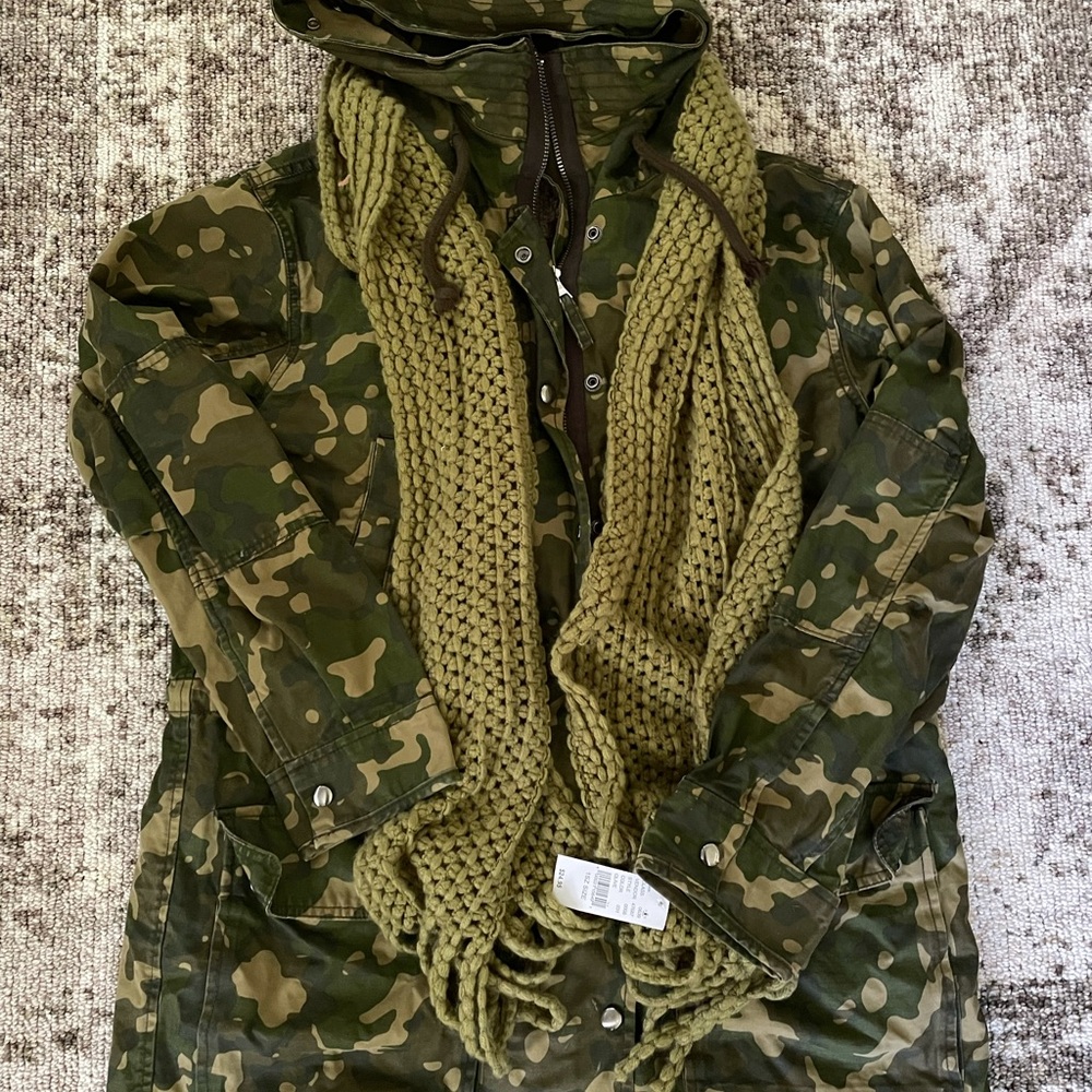 GAP Camo Coat Women’s SZ Large
